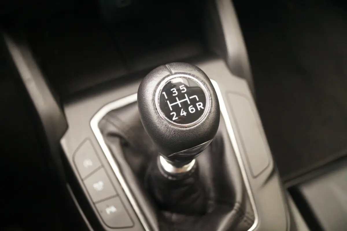 1.0 EcoBoost 124pk Hybrid Connected -NAVI-AIRCO-PDC-