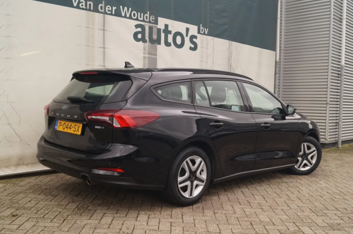 1.0 EcoBoost 124pk Hybrid Connected -NAVI-AIRCO-PDC-