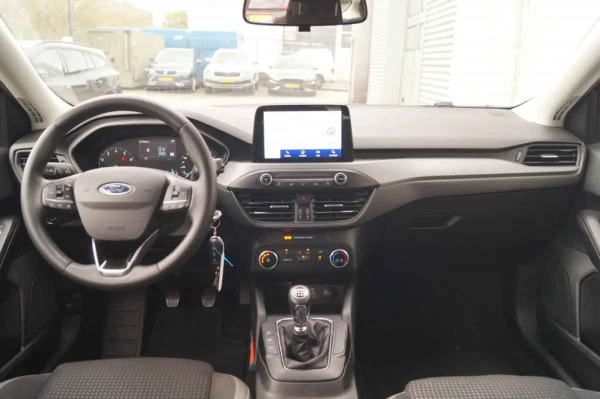 1.0 EcoBoost 124pk Hybrid Connected -NAVI-AIRCO-PDC-