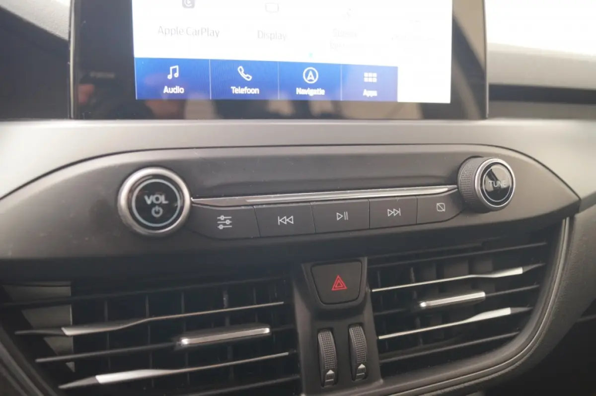 1.0 EcoBoost 124pk Hybrid Connected -NAVI-AIRCO-PDC-