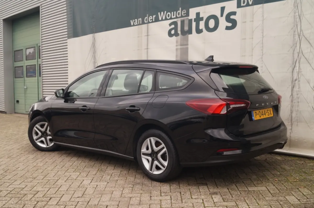 1.0 EcoBoost 124pk Hybrid Connected -NAVI-AIRCO-PDC-