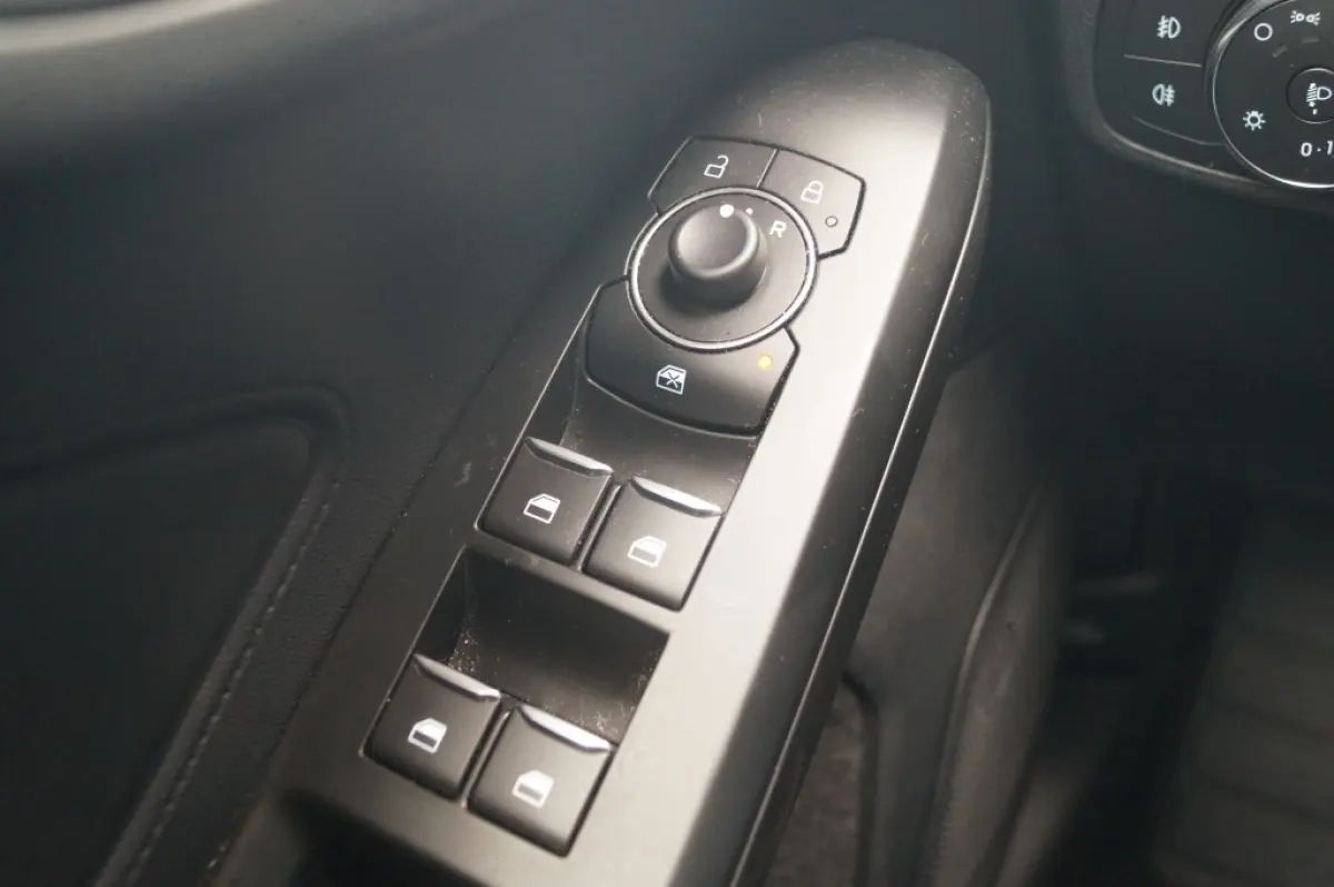 1.0 EcoBoost 124pk Hybrid Connected -NAVI-AIRCO-PDC-