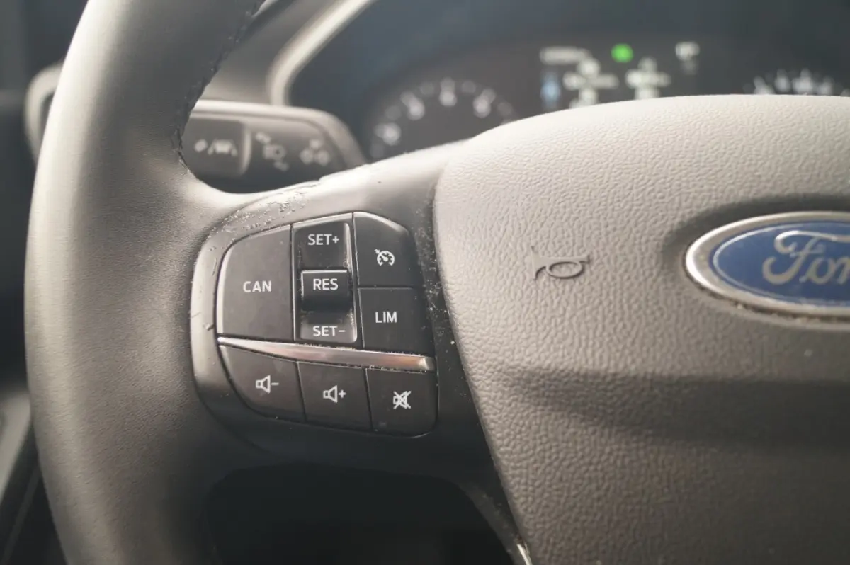 1.0 EcoBoost 124pk Hybrid Connected -NAVI-AIRCO-PDC-
