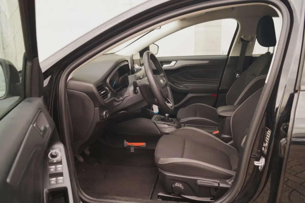 1.0 EcoBoost 124pk Hybrid Connected -NAVI-AIRCO-PDC-