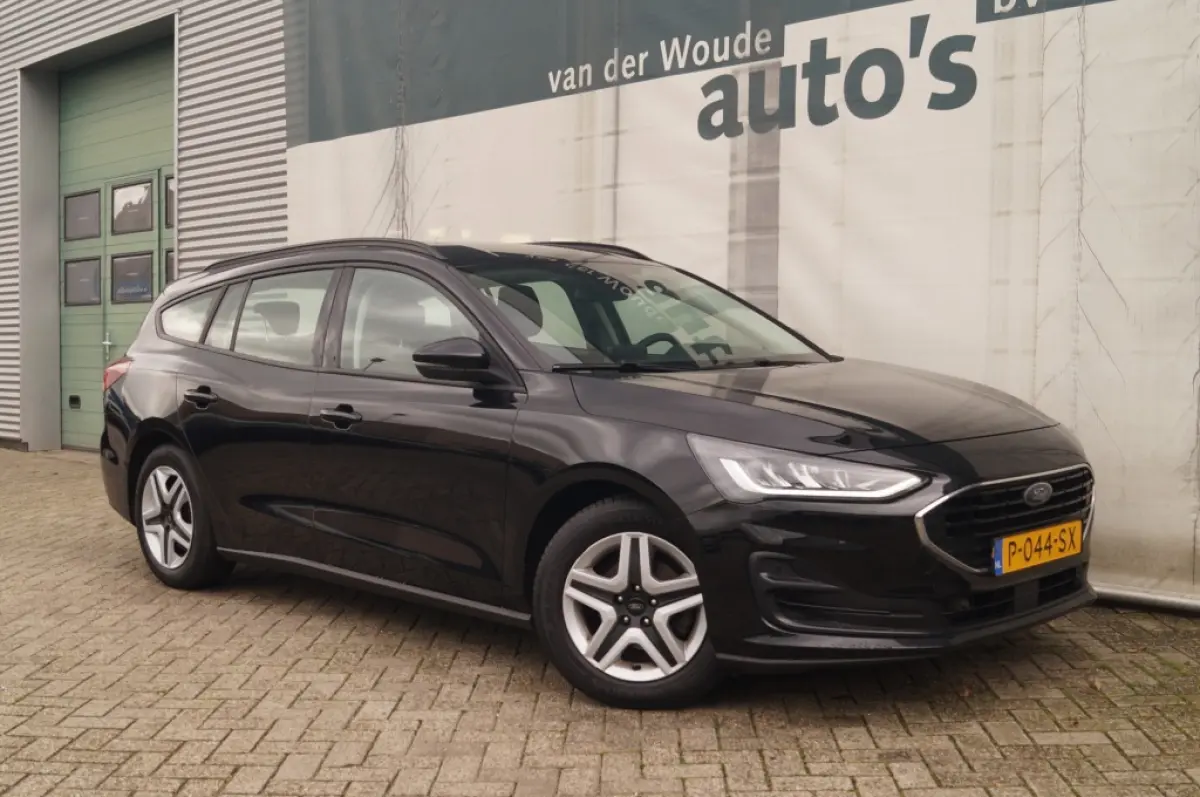 1.0 EcoBoost 124pk Hybrid Connected -NAVI-AIRCO-PDC-