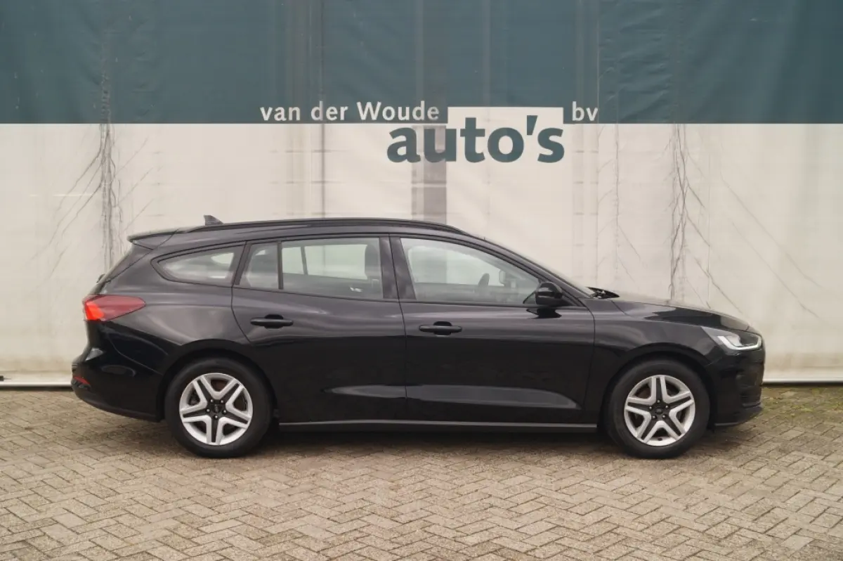 1.0 EcoBoost 124pk Hybrid Connected -NAVI-AIRCO-PDC-