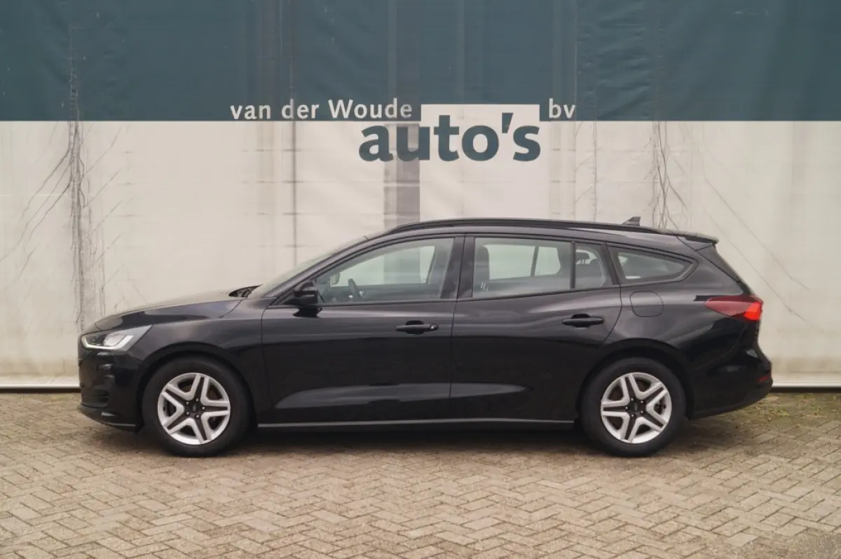 1.0 EcoBoost 124pk Hybrid Connected -NAVI-AIRCO-PDC-