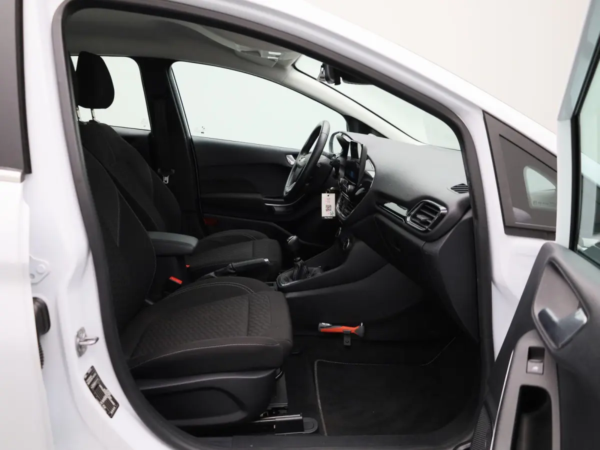 1.0 EcoBoost Hybrid Titanium | Parkeer sensoren | Cruise Control | Bluetooth | Climate control | Apple carplay / Android auto | LED