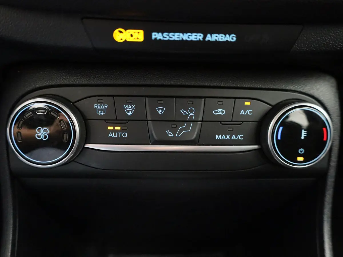 1.0 EcoBoost Hybrid Titanium | Parkeer sensoren | Cruise Control | Bluetooth | Climate control | Apple carplay / Android auto | LED