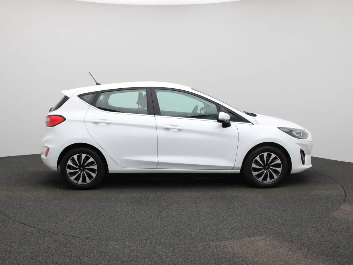 1.0 EcoBoost Hybrid Titanium | Parkeer sensoren | Cruise Control | Bluetooth | Climate control | Apple carplay / Android auto | LED