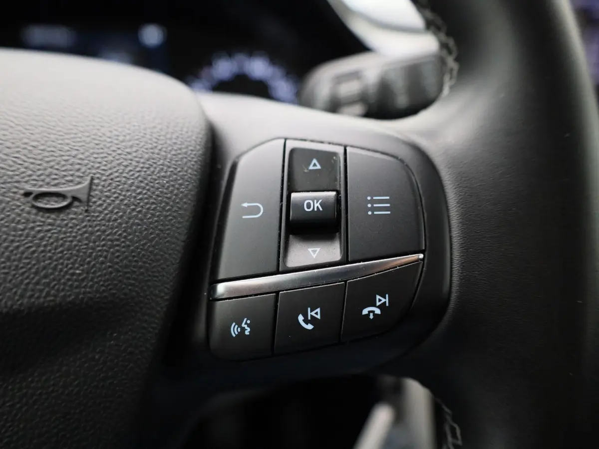 1.0 EcoBoost Hybrid Titanium | Parkeer sensoren | Cruise Control | Bluetooth | Climate control | Apple carplay / Android auto | LED