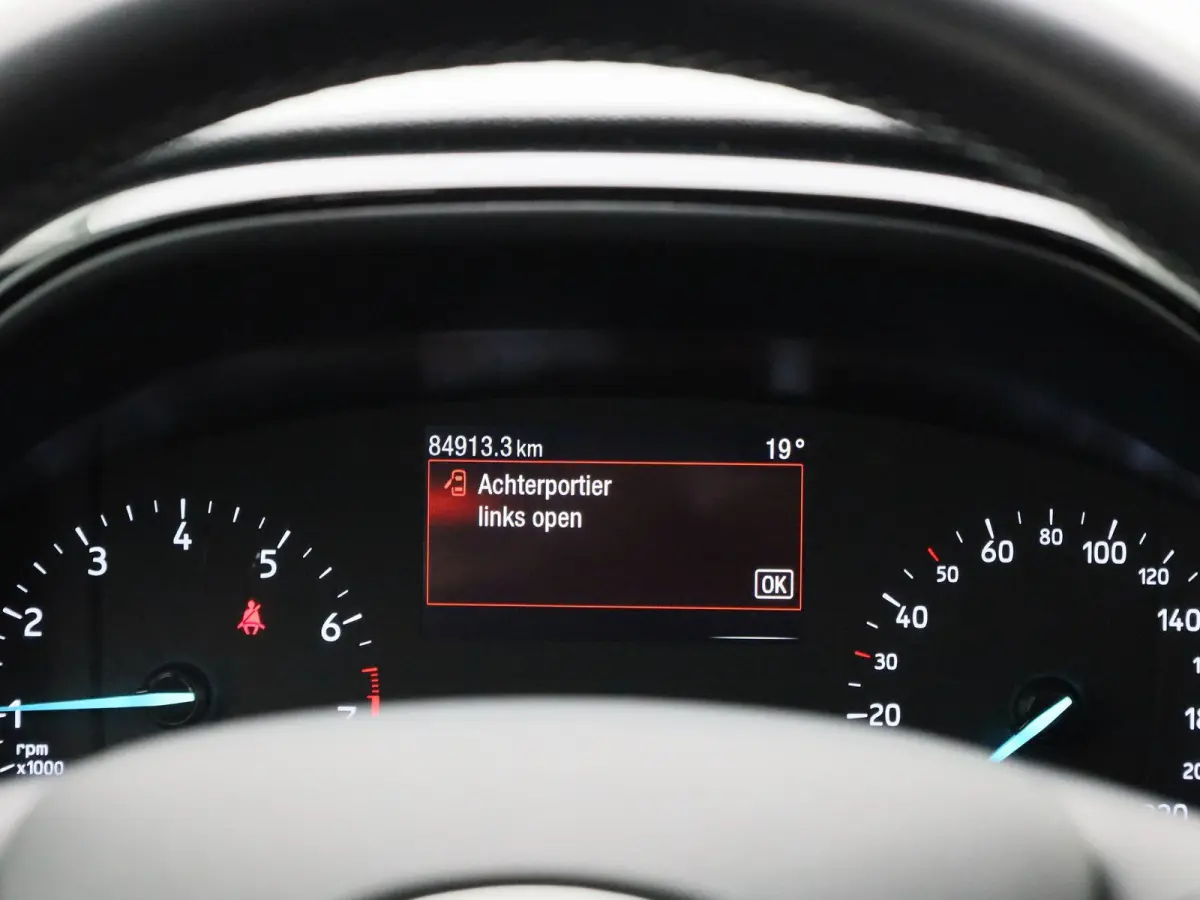 1.0 EcoBoost Hybrid Titanium | Parkeer sensoren | Cruise Control | Bluetooth | Climate control | Apple carplay / Android auto | LED