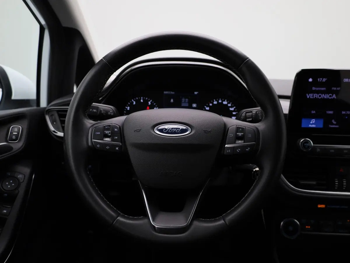 1.0 EcoBoost Hybrid Titanium | Parkeer sensoren | Cruise Control | Bluetooth | Climate control | Apple carplay / Android auto | LED