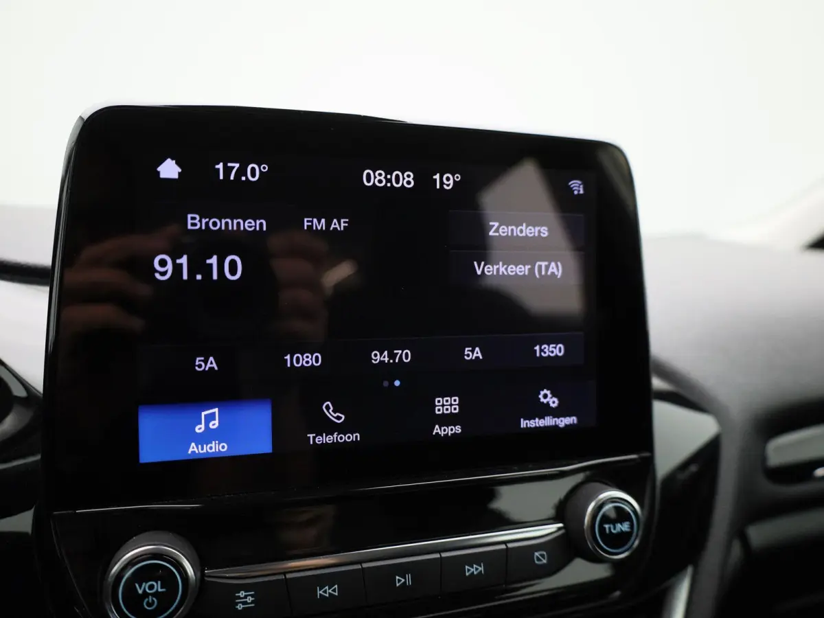 1.0 EcoBoost Hybrid Titanium | Parkeer sensoren | Cruise Control | Bluetooth | Climate control | Apple carplay / Android auto | LED