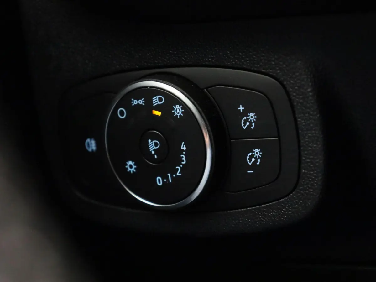 1.0 EcoBoost Hybrid Titanium | Parkeer sensoren | Cruise Control | Bluetooth | Climate control | Apple carplay / Android auto | LED