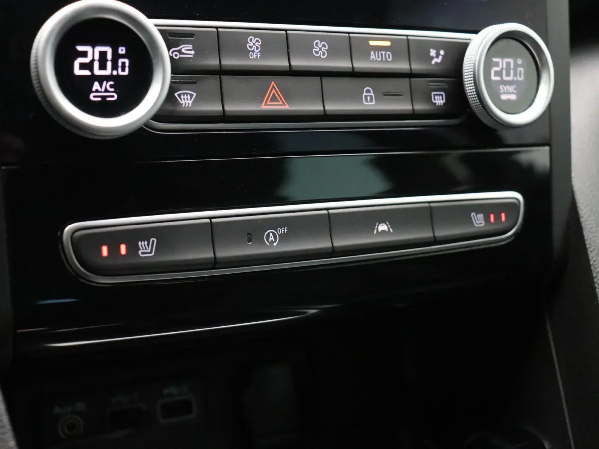 1.3 TCe Business Edition One | Trekhaak | Heads up display | Elektrisch verstelbare stoelen | 1ste Eigenaar |