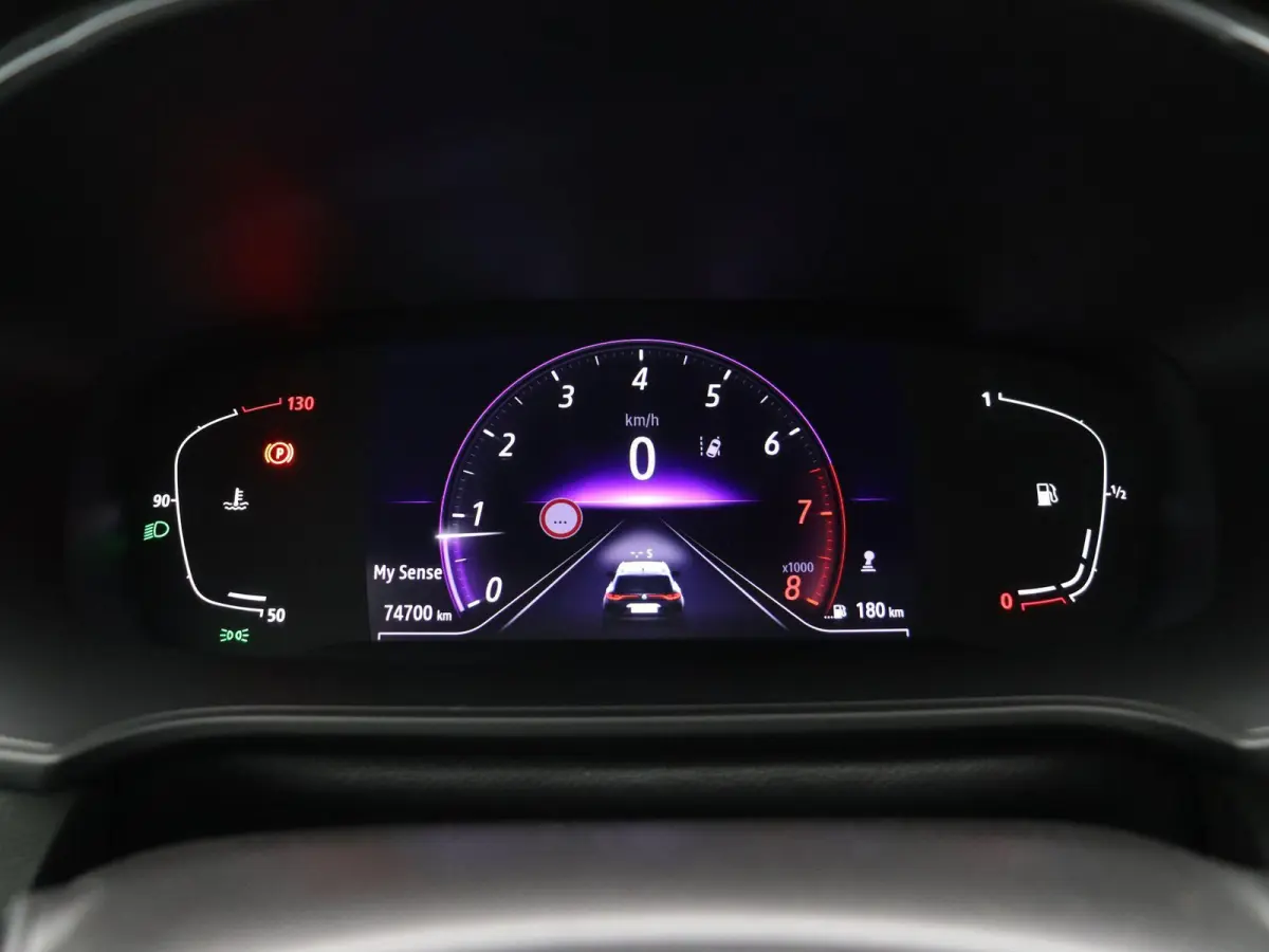 1.3 TCe Business Edition One | Trekhaak | Heads up display | Elektrisch verstelbare stoelen | 1ste Eigenaar |
