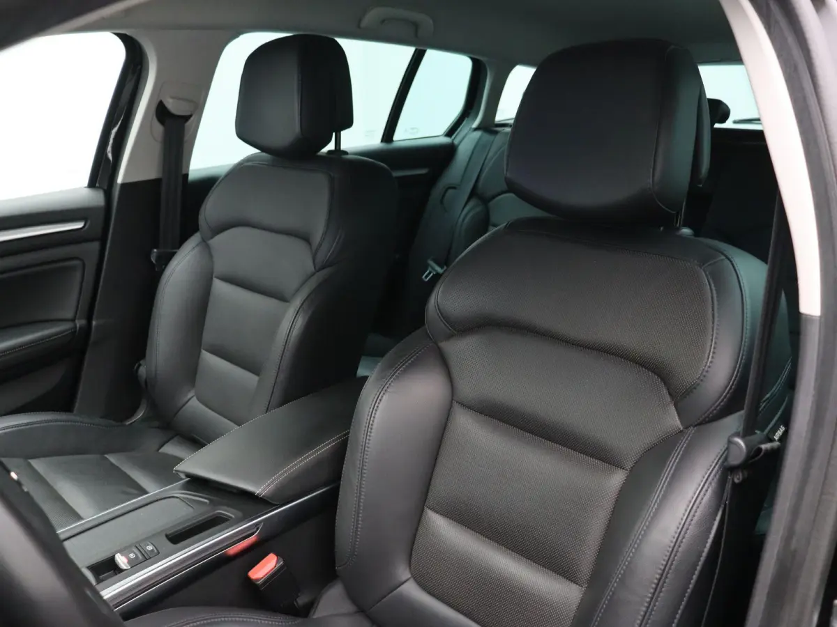 1.3 TCe Business Edition One | Trekhaak | Heads up display | Elektrisch verstelbare stoelen | 1ste Eigenaar |