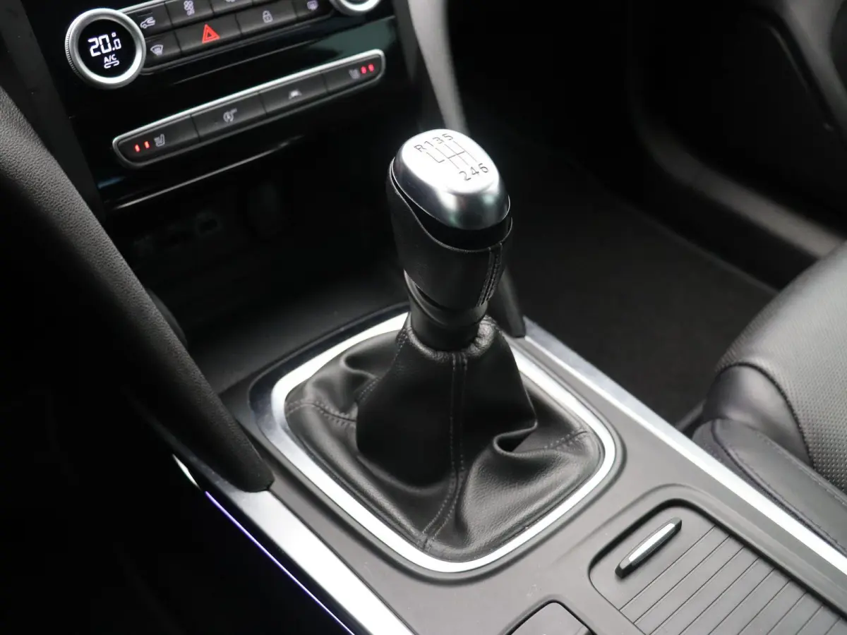 1.3 TCe Business Edition One | Trekhaak | Heads up display | Elektrisch verstelbare stoelen | 1ste Eigenaar |