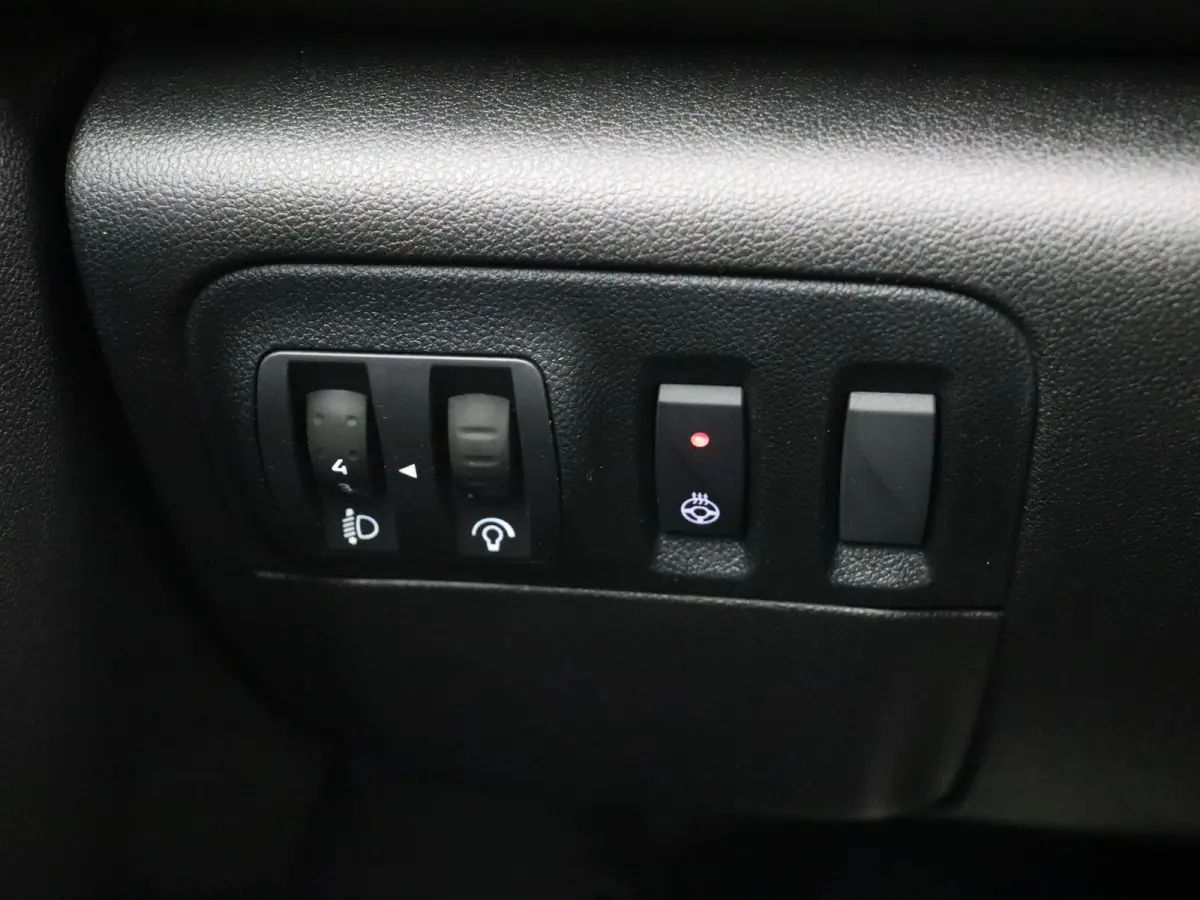 1.3 TCe Business Edition One | Trekhaak | Heads up display | Elektrisch verstelbare stoelen | 1ste Eigenaar |