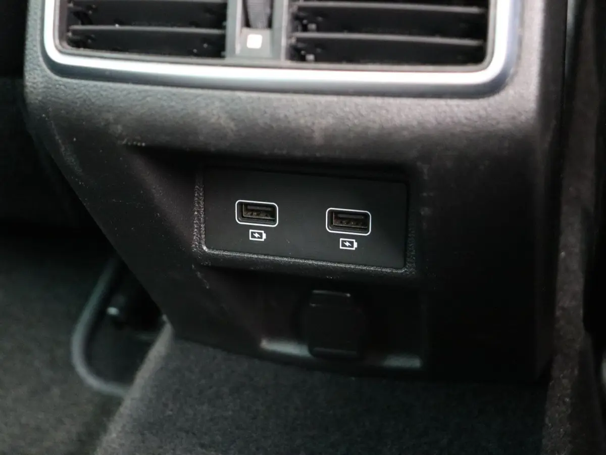 1.3 TCe Business Edition One | Trekhaak | Heads up display | Elektrisch verstelbare stoelen | 1ste Eigenaar |