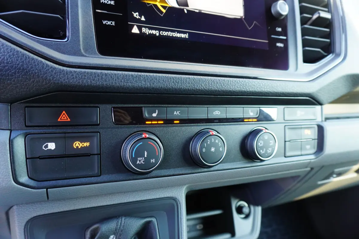 140pk Automaat L3H2/L2H1 Apple carplay Camera Parkeersensoren Stoelverwarming Airco 3-zits