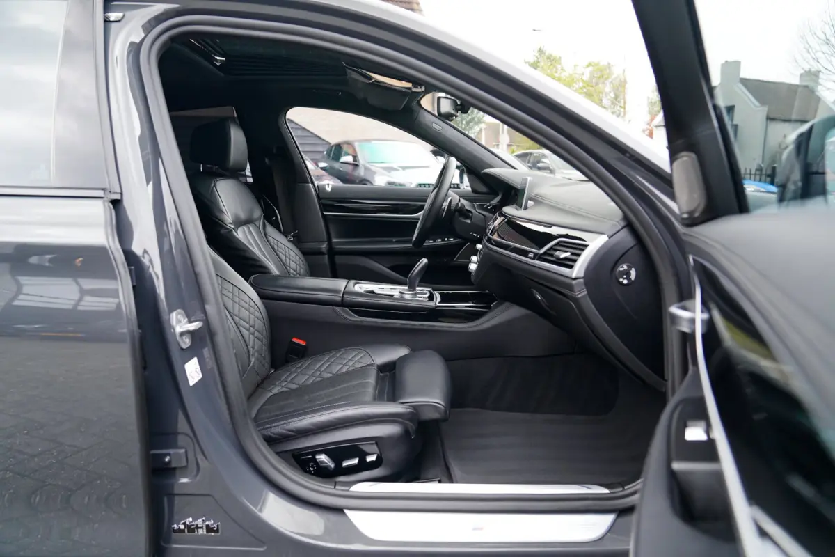745e High Executive | Massage | Softclose | Achterbankverwarming | 360 | Head Up Display | Carplay