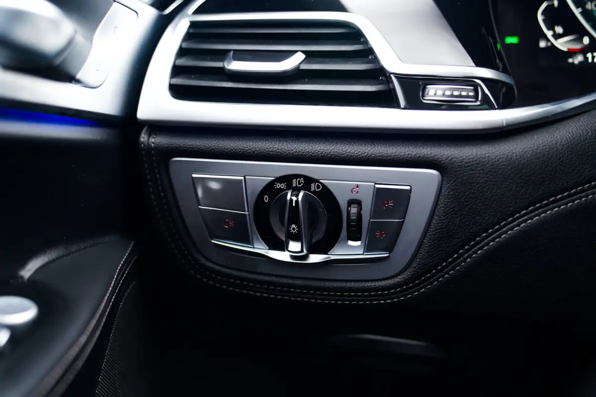 745e High Executive | Massage | Softclose | Achterbankverwarming | 360 | Head Up Display | Carplay
