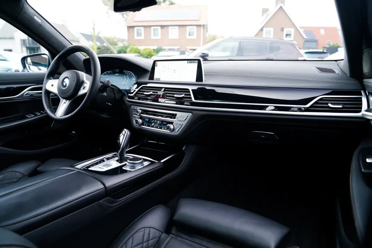 745e High Executive | Massage | Softclose | Achterbankverwarming | 360 | Head Up Display | Carplay