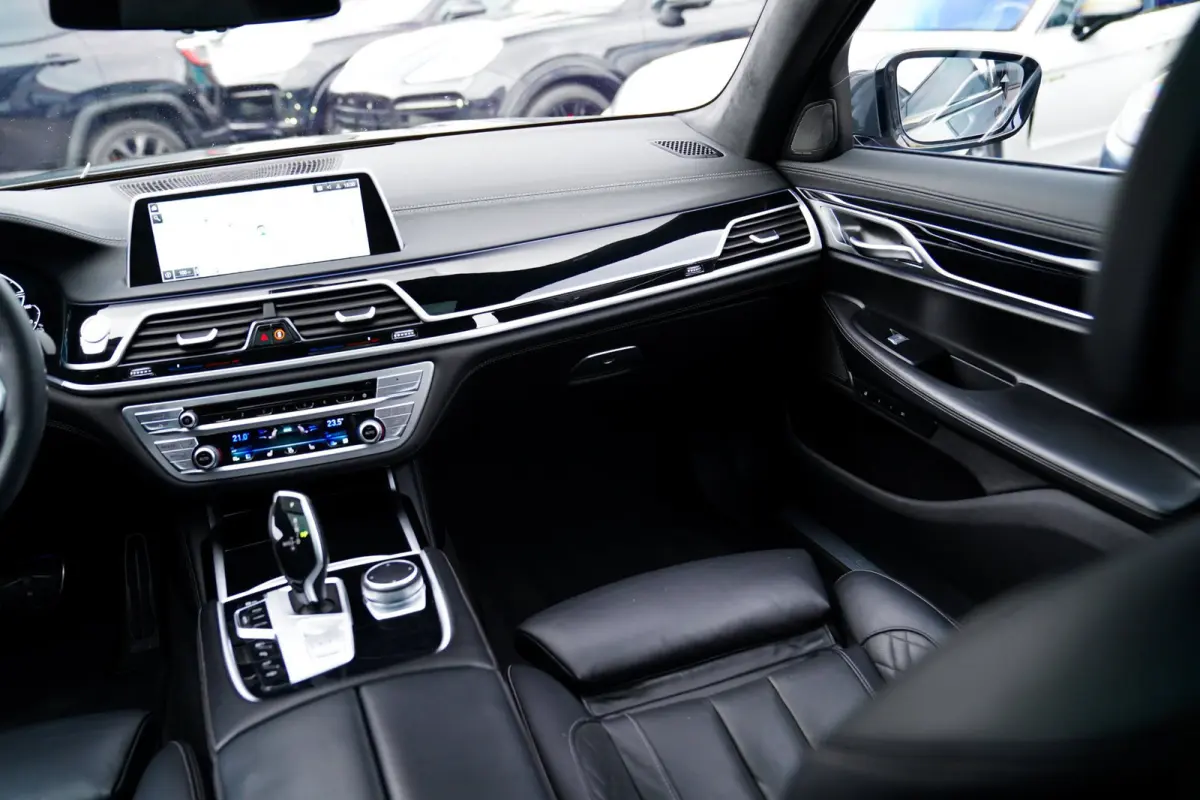 745e High Executive | Massage | Softclose | Achterbankverwarming | 360 | Head Up Display | Carplay