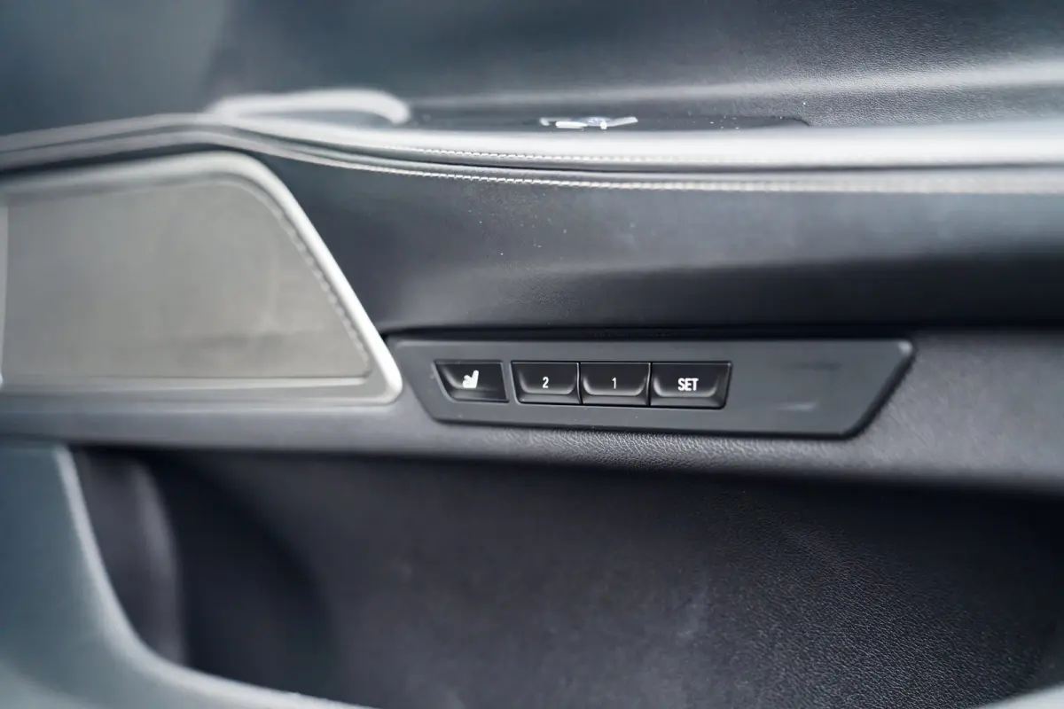 745e High Executive | Massage | Softclose | Achterbankverwarming | 360 | Head Up Display | Carplay