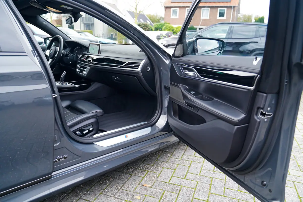 745e High Executive | Massage | Softclose | Achterbankverwarming | 360 | Head Up Display | Carplay