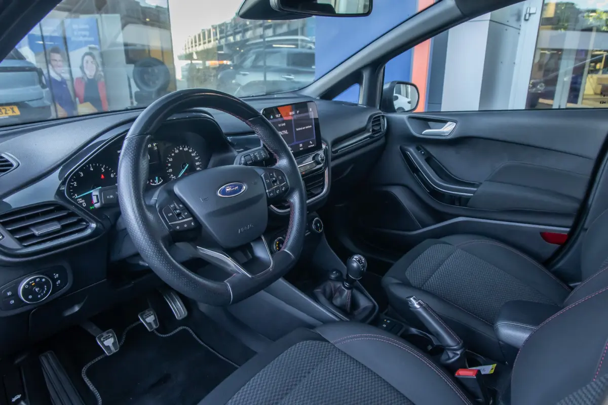 1.0 EcoBoost ST-Line | Trekhaak | Apple Carplay/Android Auto | Cruise control | Parkeersensoren | Airco | Apple Carplay/Android Auto|telefoonintegratie premium | Cruise control | Lichtmetale