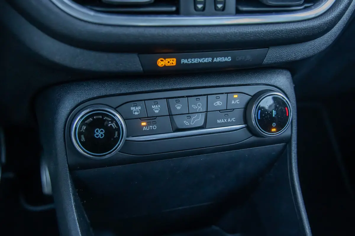 1.0 EcoBoost ST-Line | Trekhaak | Apple Carplay/Android Auto | Cruise control | Parkeersensoren | Airco | Apple Carplay/Android Auto|telefoonintegratie premium | Cruise control | Lichtmetale