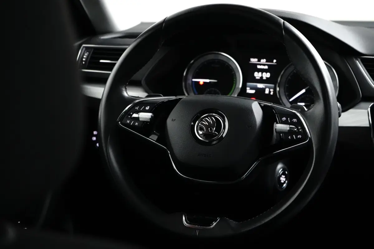 1.4 TSI iV 218PK PHEV DSG-6 Business Edition Plus | PANORAMADAK | STUUR+STOELVERW. | CAMERA | CARPLAY | NAVIGATIE | 18 INCH | CLIMATE CONTROL |