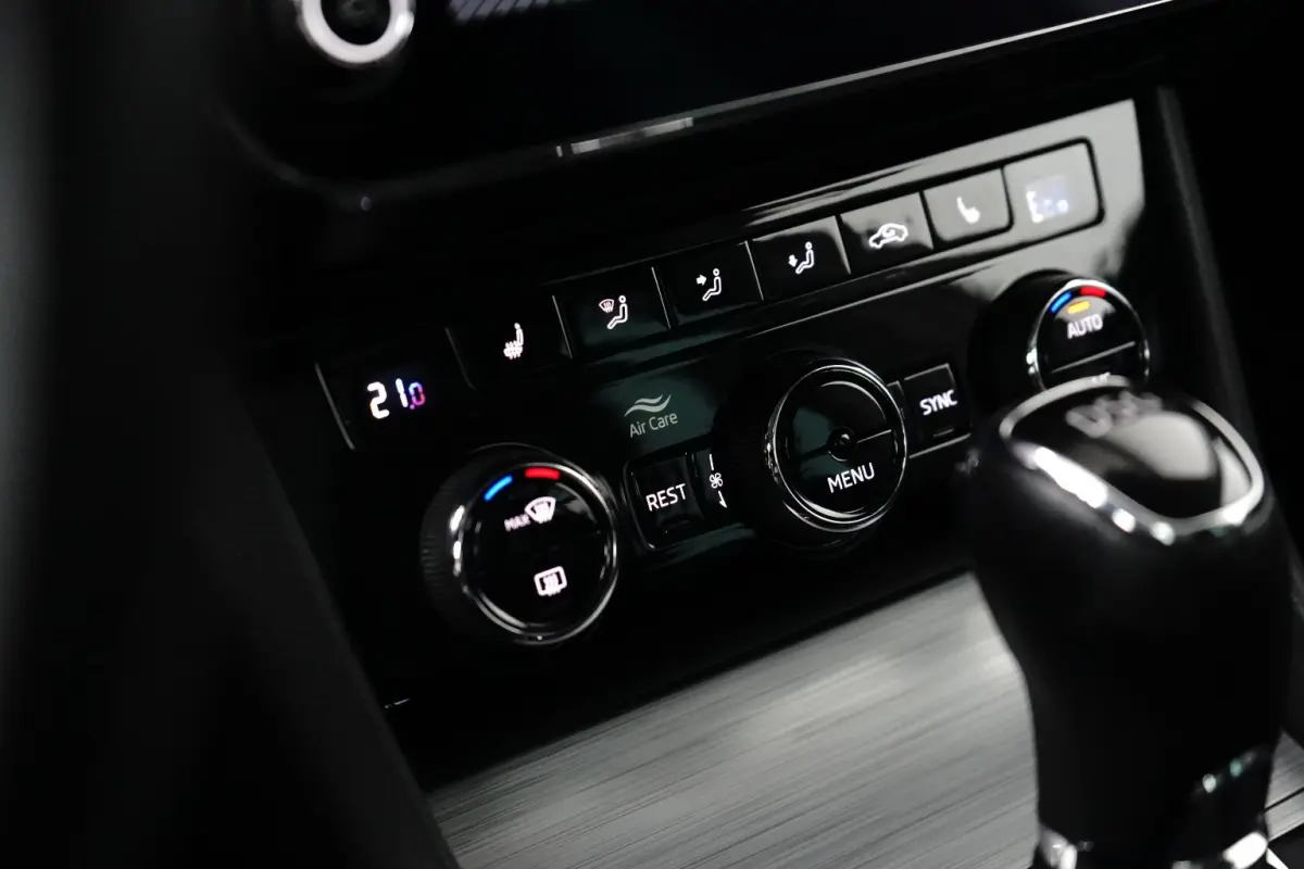 1.4 TSI iV 218PK PHEV DSG-6 Business Edition Plus | PANORAMADAK | STUUR+STOELVERW. | CAMERA | CARPLAY | NAVIGATIE | 18 INCH | CLIMATE CONTROL |