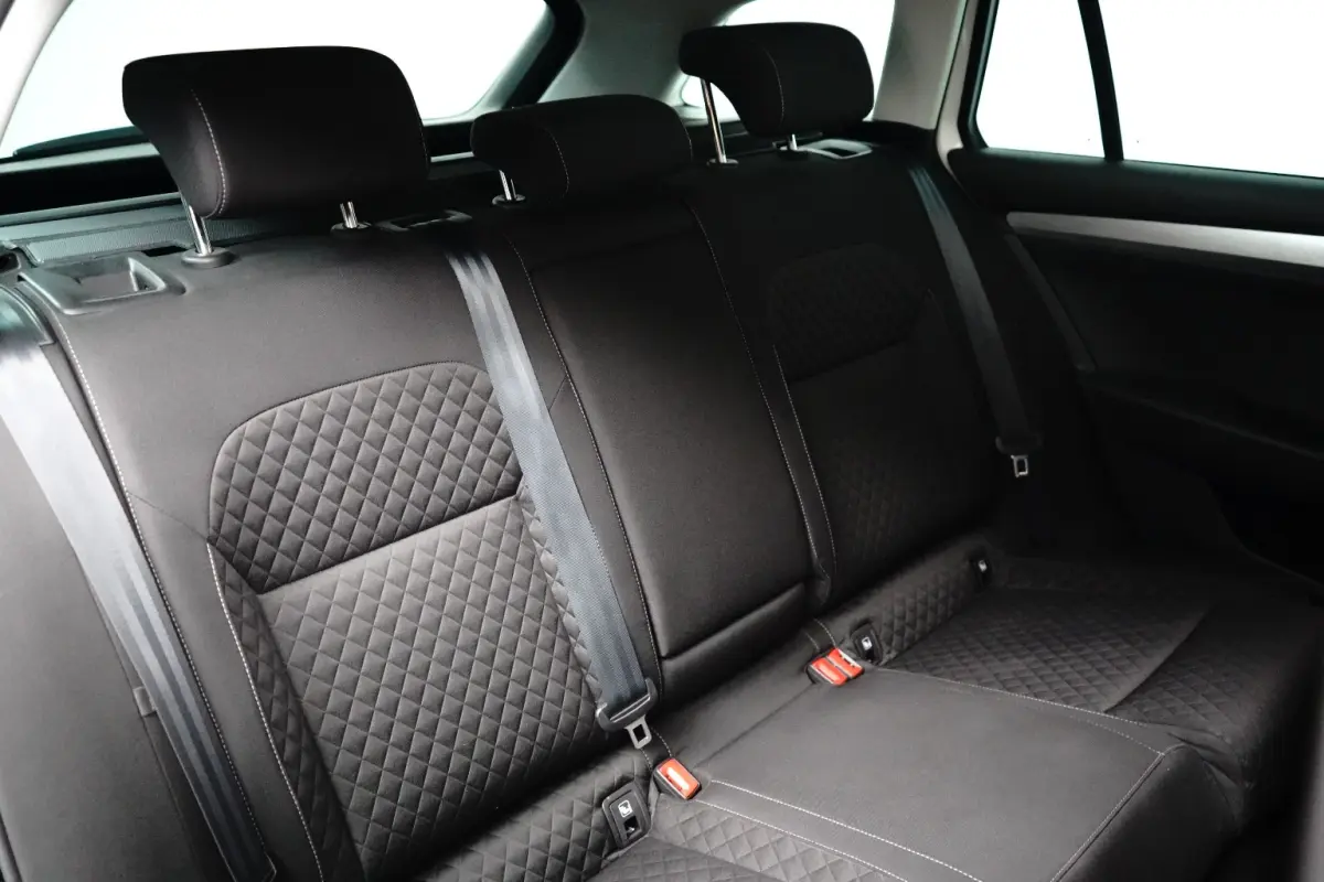 1.4 TSI iV 218PK PHEV DSG-6 Business Edition Plus | PANORAMADAK | STUUR+STOELVERW. | CAMERA | CARPLAY | NAVIGATIE | 18 INCH | CLIMATE CONTROL |