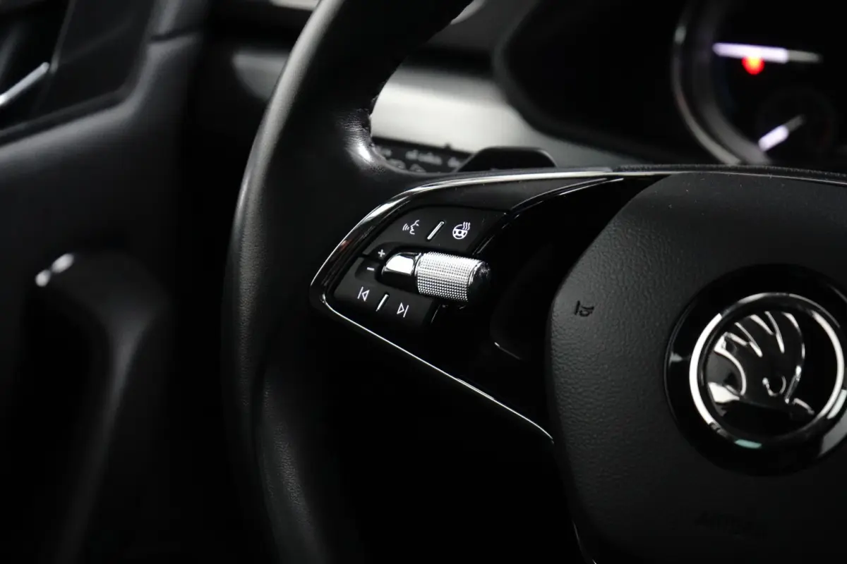 1.4 TSI iV 218PK PHEV DSG-6 Business Edition Plus | PANORAMADAK | STUUR+STOELVERW. | CAMERA | CARPLAY | NAVIGATIE | 18 INCH | CLIMATE CONTROL |