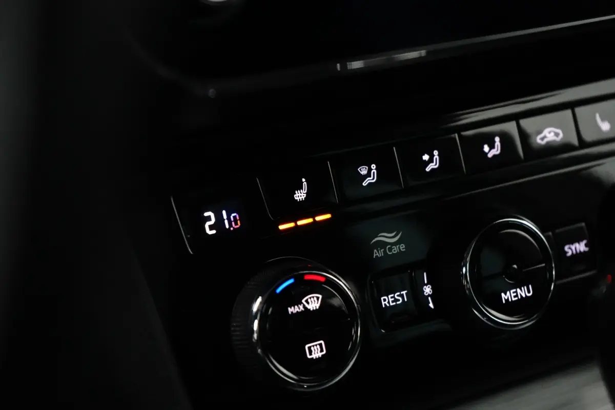 1.4 TSI iV 218PK PHEV DSG-6 Business Edition Plus | PANORAMADAK | STUUR+STOELVERW. | CAMERA | CARPLAY | NAVIGATIE | 18 INCH | CLIMATE CONTROL |