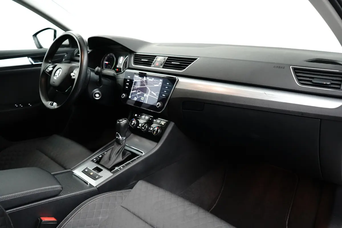 1.4 TSI iV 218PK PHEV DSG-6 Business Edition Plus | PANORAMADAK | STUUR+STOELVERW. | CAMERA | CARPLAY | NAVIGATIE | 18 INCH | CLIMATE CONTROL |