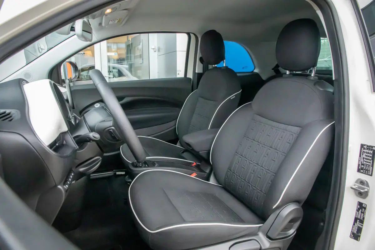 Icon 42 kWh | Achteruitrijcamera | Cruise Control | Keyless start | Parkeersensoren Voor/Achter | Stoelverwarming | Apple Carplay/Android Auto | Achteruitrijcamera | Apple Carplay/Android Au