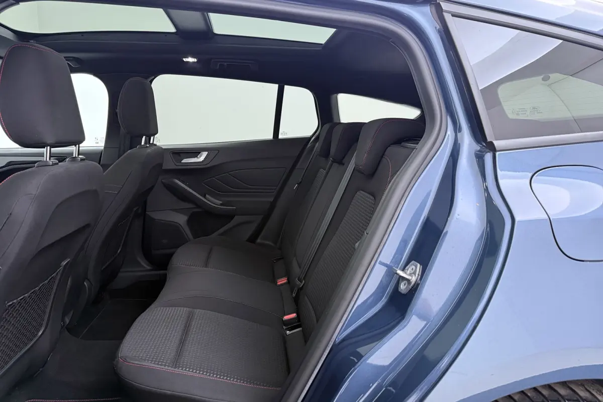 1.0 EcoBoost Hybrid ST Line Style | Panoramadak | CarPlay | Winter Pack | Camera | Adap. Cruise |