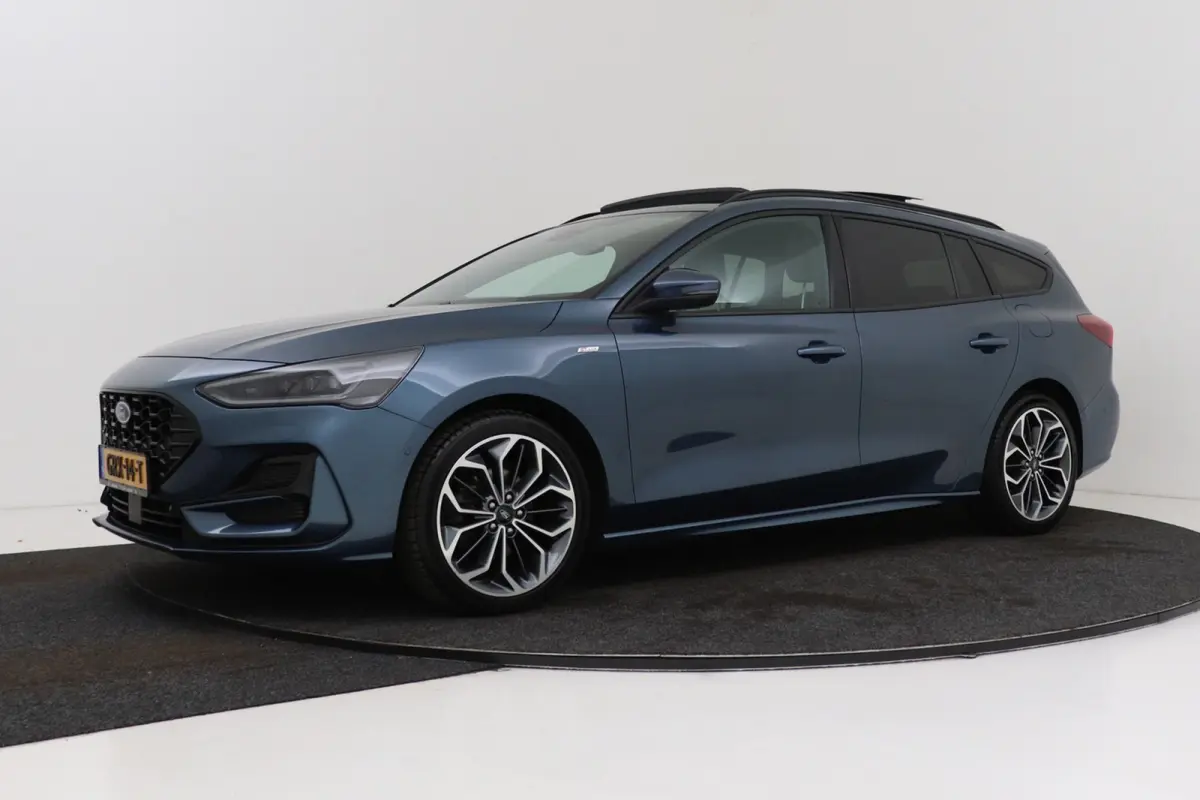 1.0 EcoBoost Hybrid ST Line Style | Panoramadak | CarPlay | Winter Pack | Camera | Adap. Cruise |