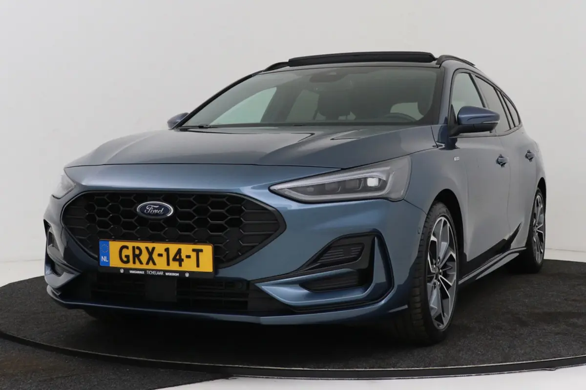 1.0 EcoBoost Hybrid ST Line Style | Panoramadak | CarPlay | Winter Pack | Camera | Adap. Cruise |