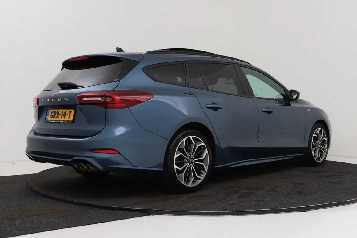 1.0 EcoBoost Hybrid ST Line Style | Panoramadak | CarPlay | Winter Pack | Camera | Adap. Cruise |
