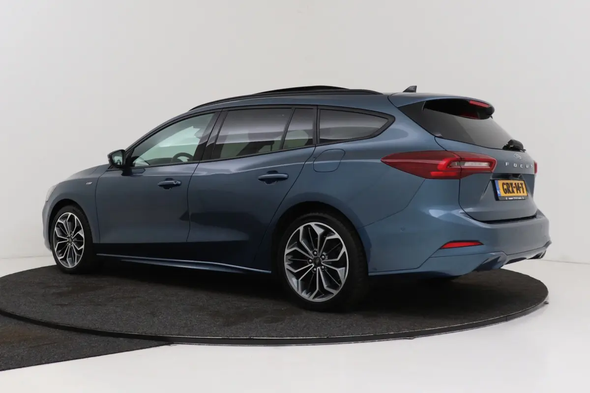 1.0 EcoBoost Hybrid ST Line Style | Panoramadak | CarPlay | Winter Pack | Camera | Adap. Cruise |