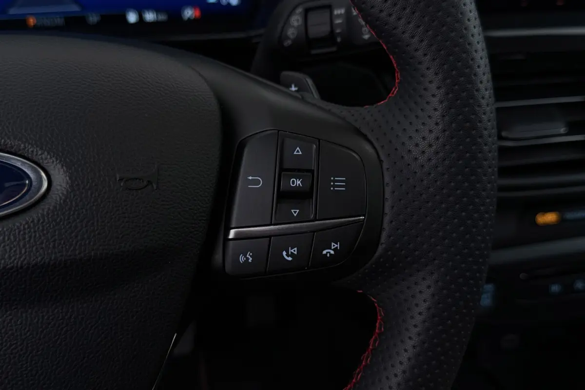 1.0 EcoBoost Hybrid ST Line Style | Panoramadak | CarPlay | Winter Pack | Camera | Adap. Cruise |