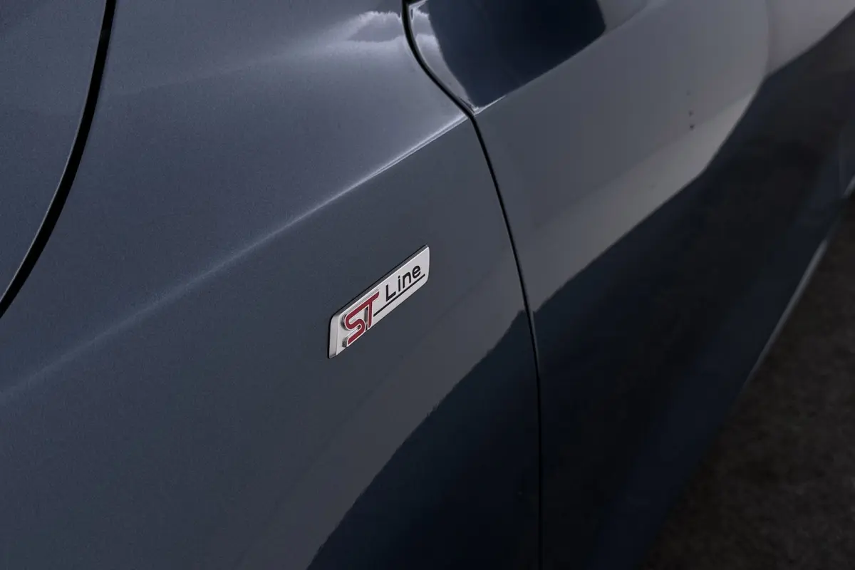 1.0 EcoBoost Hybrid ST Line Style | Panoramadak | CarPlay | Winter Pack | Camera | Adap. Cruise |