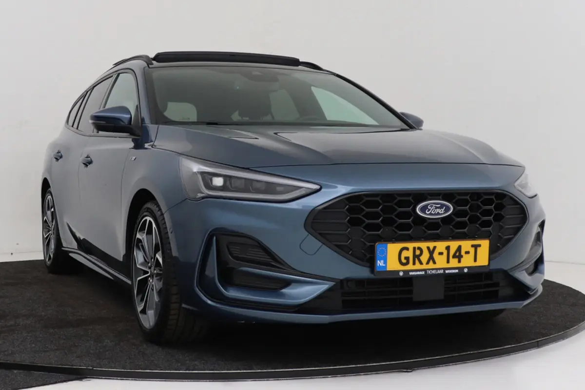 1.0 EcoBoost Hybrid ST Line Style | Panoramadak | CarPlay | Winter Pack | Camera | Adap. Cruise |