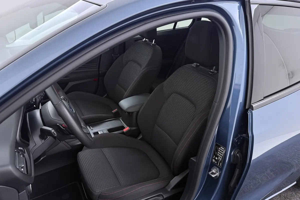 1.0 EcoBoost Hybrid ST Line Style | Panoramadak | CarPlay | Winter Pack | Camera | Adap. Cruise |